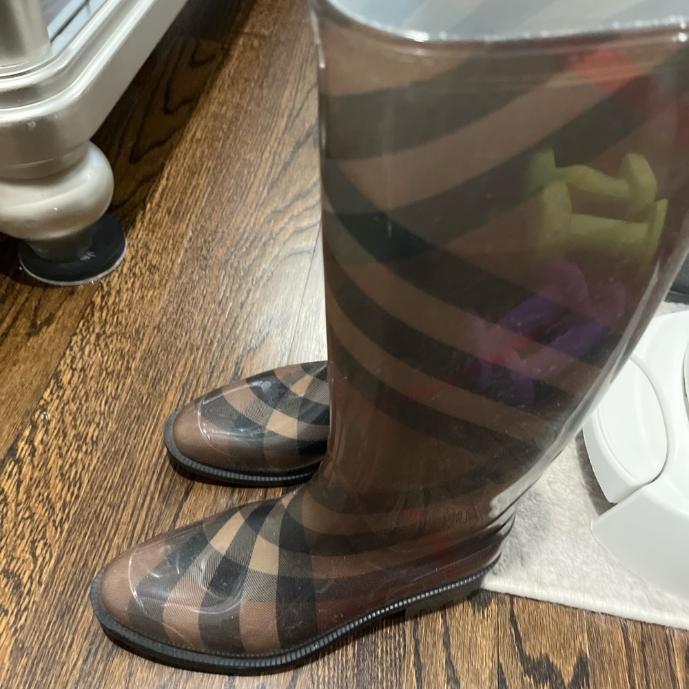Burberry rain boots - Picture 1 of 1